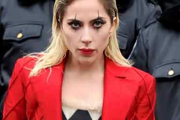 Lady Gaga《小丑2》片场路透照曝光！红衣疯狂小丑女