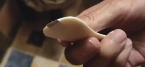 又一起？舒肤佳香皂被曝有刀片 男子洗澡腰被割伤