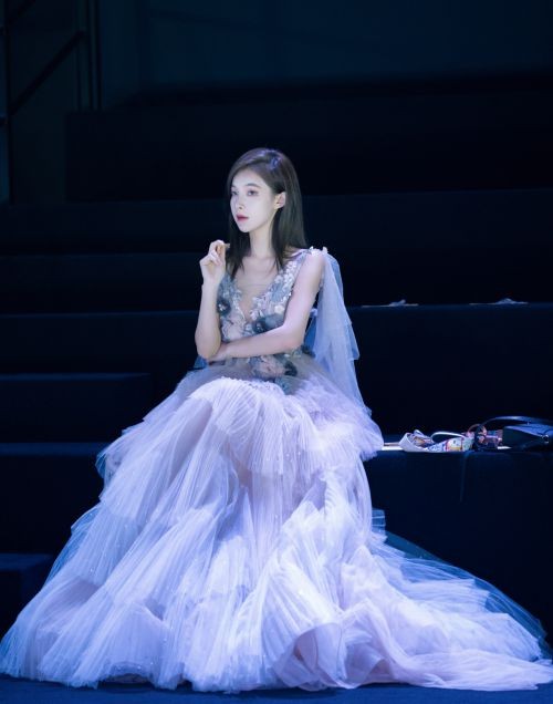 薛之谦现场夸长得漂亮的女生 竟是《美女，应接不暇》的女主！
