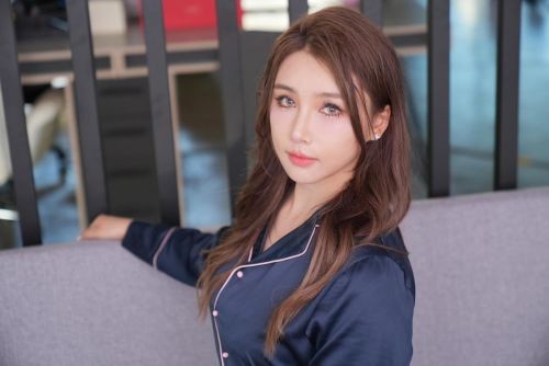 薛之谦现场夸长得漂亮的女生 竟是《美女，应接不暇》的女主！