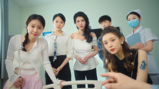 职场情感题材崛起 5月15日steam上架《美女，应接不暇》引领互动剧新趋势