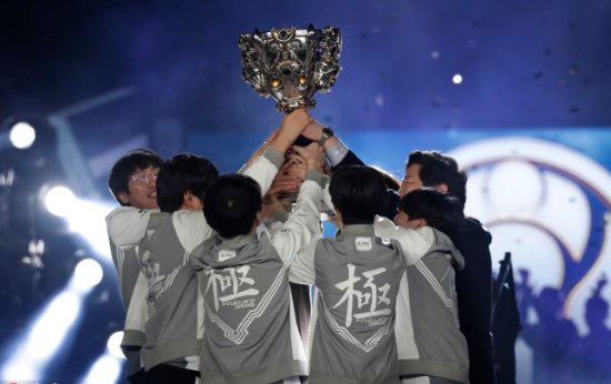 涵艺爆料iG电竞俱乐部将解散 Wink暂别赛场