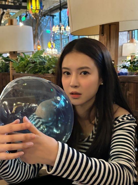 《美女，应接不暇》：5月15日Steam上架 开启你的AI恋爱陪伴之旅
