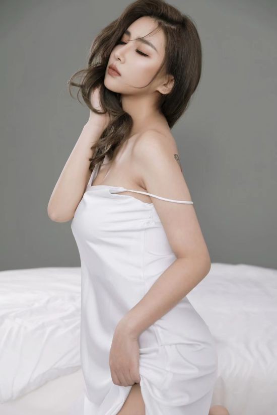 《美女，应接不暇》：5月15日Steam上架 开启你的AI恋爱陪伴之旅