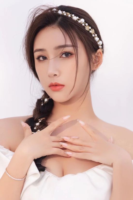 《美女，应接不暇》：5月15日Steam上架 开启你的AI恋爱陪伴之旅