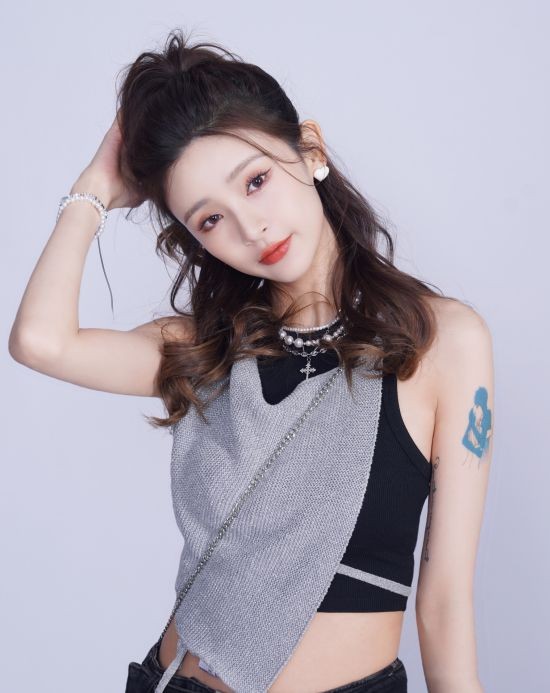 《美女，应接不暇》：5月15日Steam上架 开启你的AI恋爱陪伴之旅