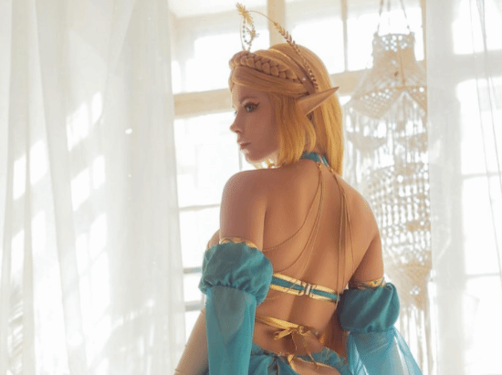 COSPLAY图赏:俄妹COS《塞尔达》公主 泳装胸衣肉感身材