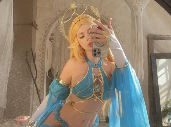 COSPLAY图赏:俄妹COS《塞尔达》公主 泳装胸衣肉感身材
