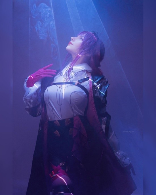 COSPLAY图赏：俄妹COS《巫师》叶奈法 人妻感爆表的温柔大姐姐