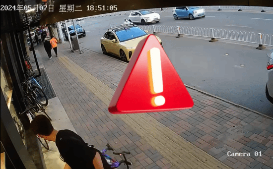 17岁男孩不慎碰倒自行车：竟价值近13万 车主起诉