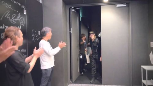 传奇配送员“回家”！小岛工作室欢迎弩哥来访