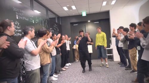 传奇配送员“回家”！小岛工作室欢迎弩哥来访