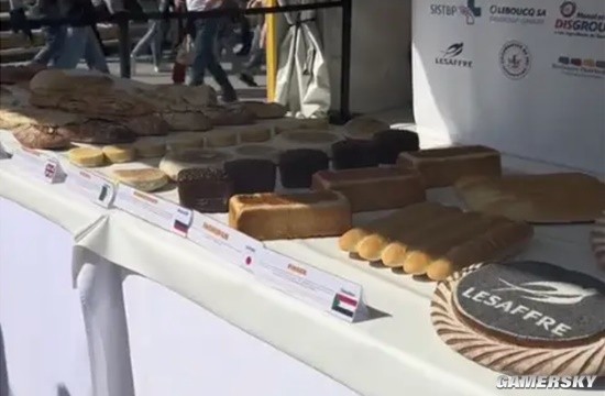 法国面包节展台现中国馒头 网友：国际比赛见发小