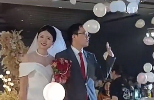 “感动中国”读唇语考清华的女生结婚了 网友祝福