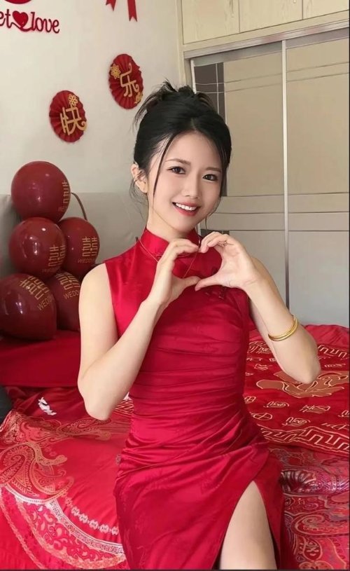 “感动中国”读唇语考清华的女生结婚了 网友祝福