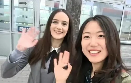 欧洲姑娘用凤凰传奇歌学中文：因原声武侠剧结缘