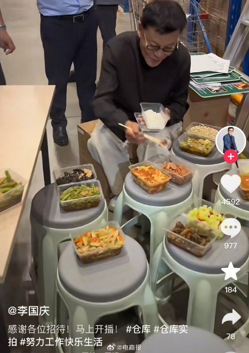 李国庆晒吃饭视频：一个人吃10个菜 网友迷茫了
