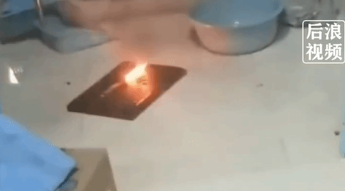 男子玩游戏时电脑突然黑屏自燃 华硕客服回应