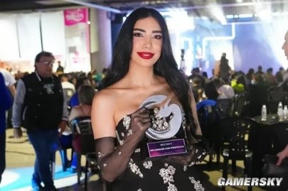 性感的南美“女菩萨”，带着千万网友去给贫民窟送饭