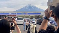 日本一小镇用极端方式阻挡游客：保护当地居民生活