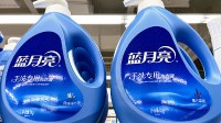 蓝月亮宣布更换母亲节海报 曾被喷文案令人不适