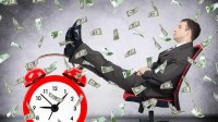 AI批量生成爆款文章一天2小时、1年赚15万？假的