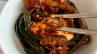 美籍韩裔厨师发明“蝉虫泡菜”：韩国人表示很难评