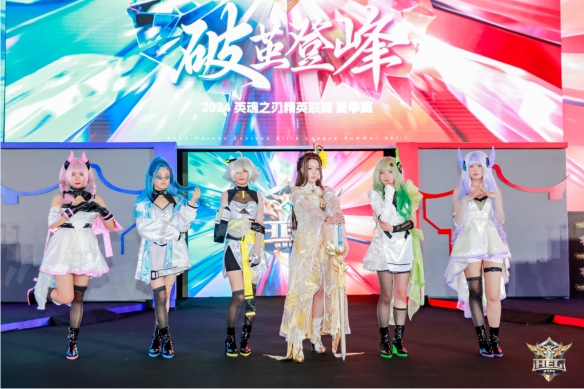 荣耀登峰，《英魂之刃》双端赛事福州线下圆满封王！