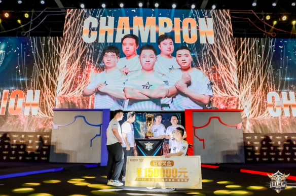 荣耀登峰，《英魂之刃》双端赛事福州线下圆满封王！